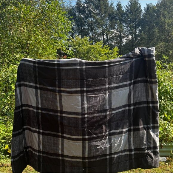 Plaid Quilted Blanket Twin 83x65 Black Gray Modern Log Cabin Throw Bedspread - Picture 1 of 3